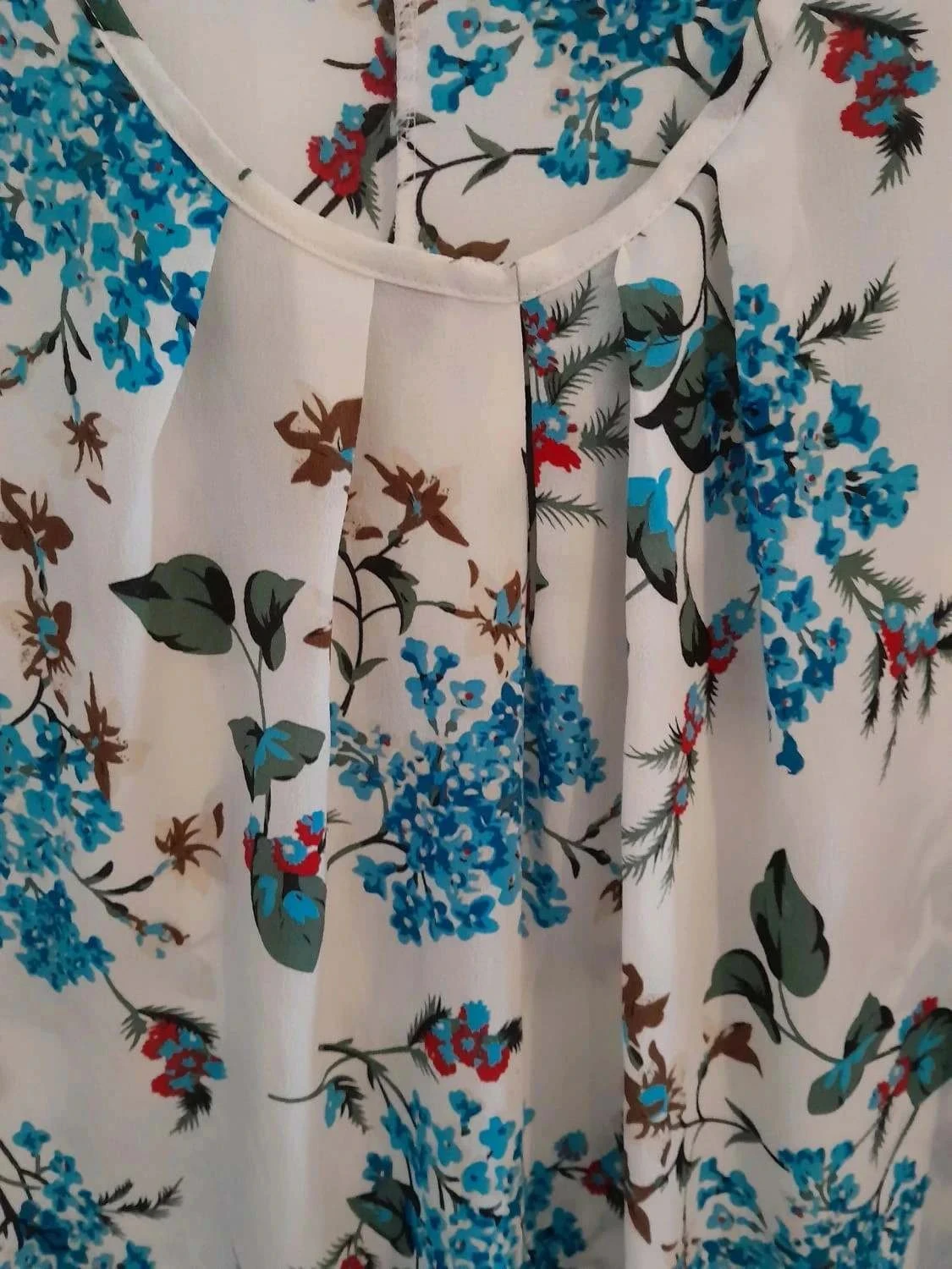 Blusa branca com flores, (turquesa) tamanho 54/56, mangas curtas – photo 3